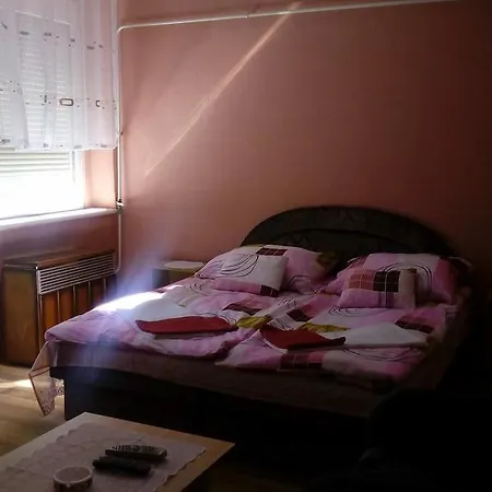 Dobo Apartman Apartment *