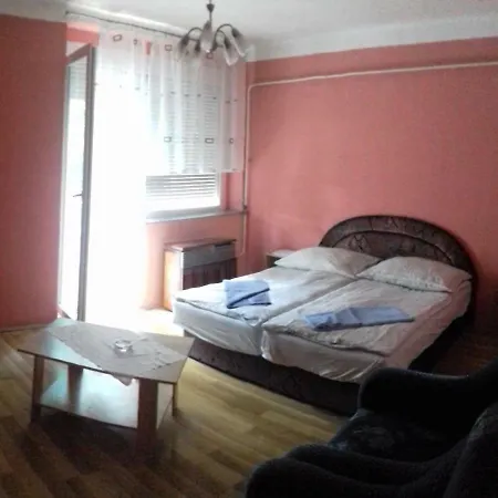 Dobo Apartman Pětikostelí